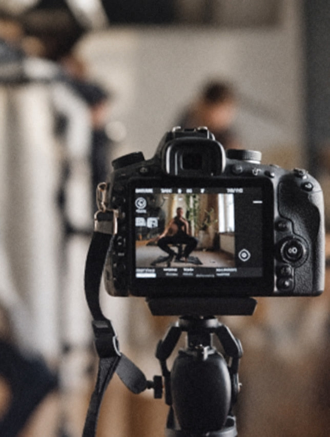 Câmera profissional em uma produção audiovisual